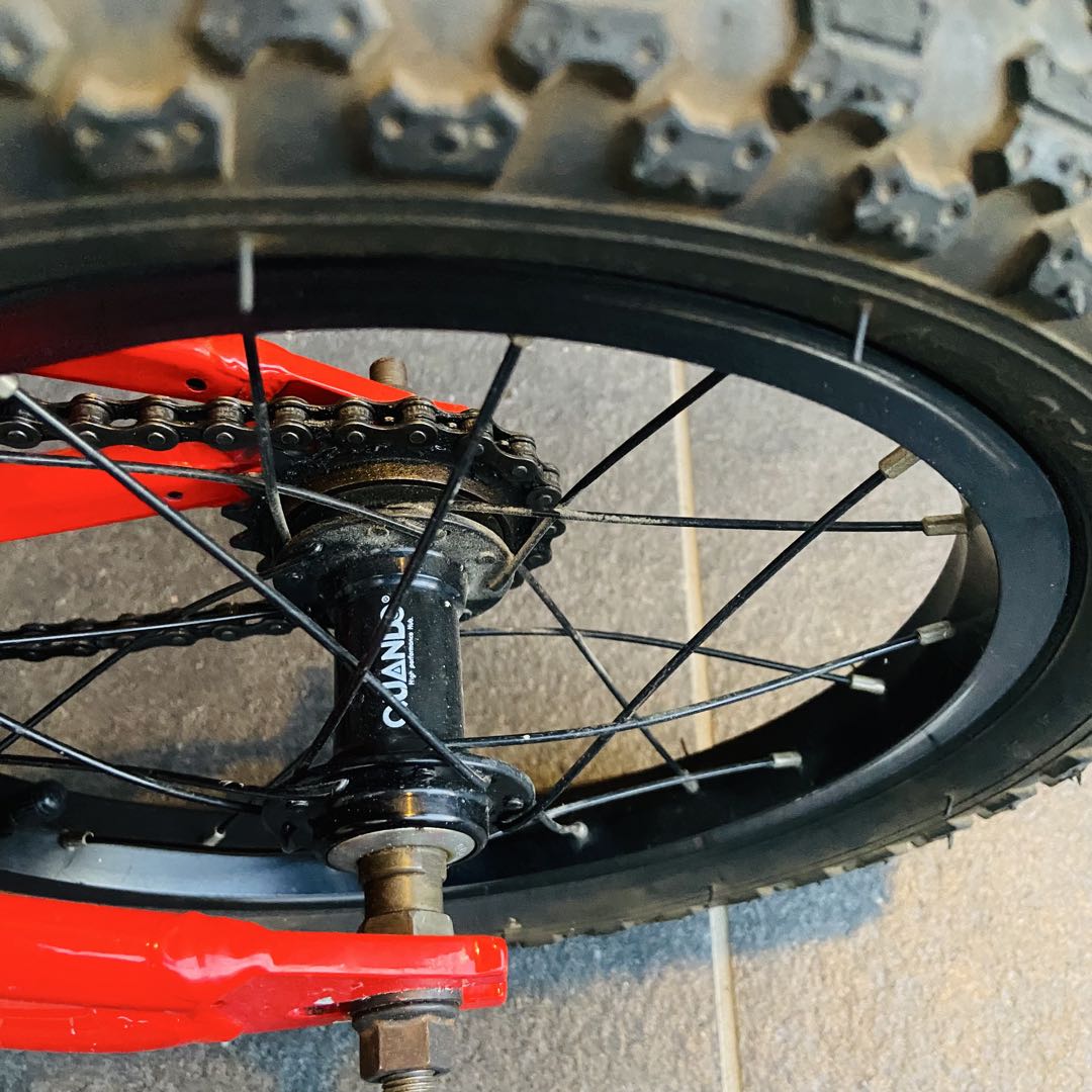 【送料込み】ヨツバサイクル ヒーローレッド 14インチ　ヨツバゼロ