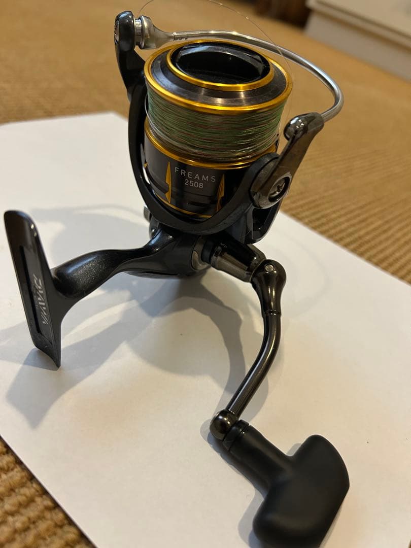 15FREAMS 2508 スピニングリール