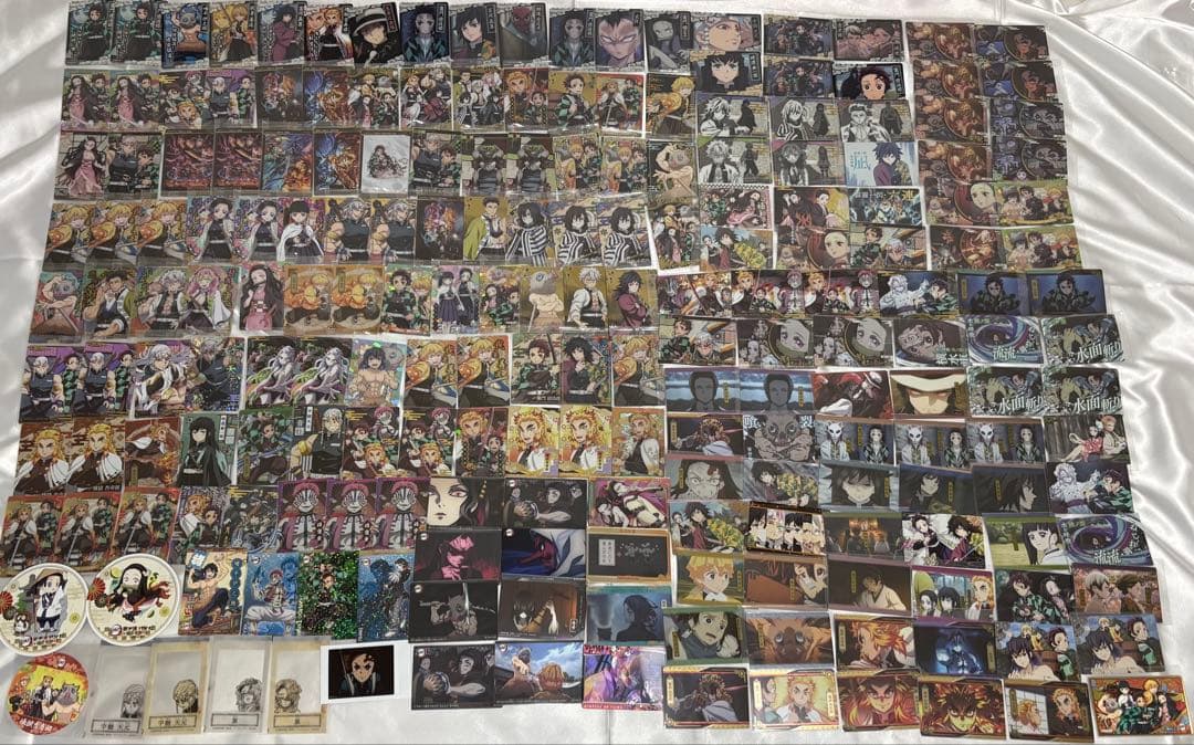 鬼滅の刃 アクリルスタンド 缶バッジ 色紙 カード まとめ売り 1500点以上