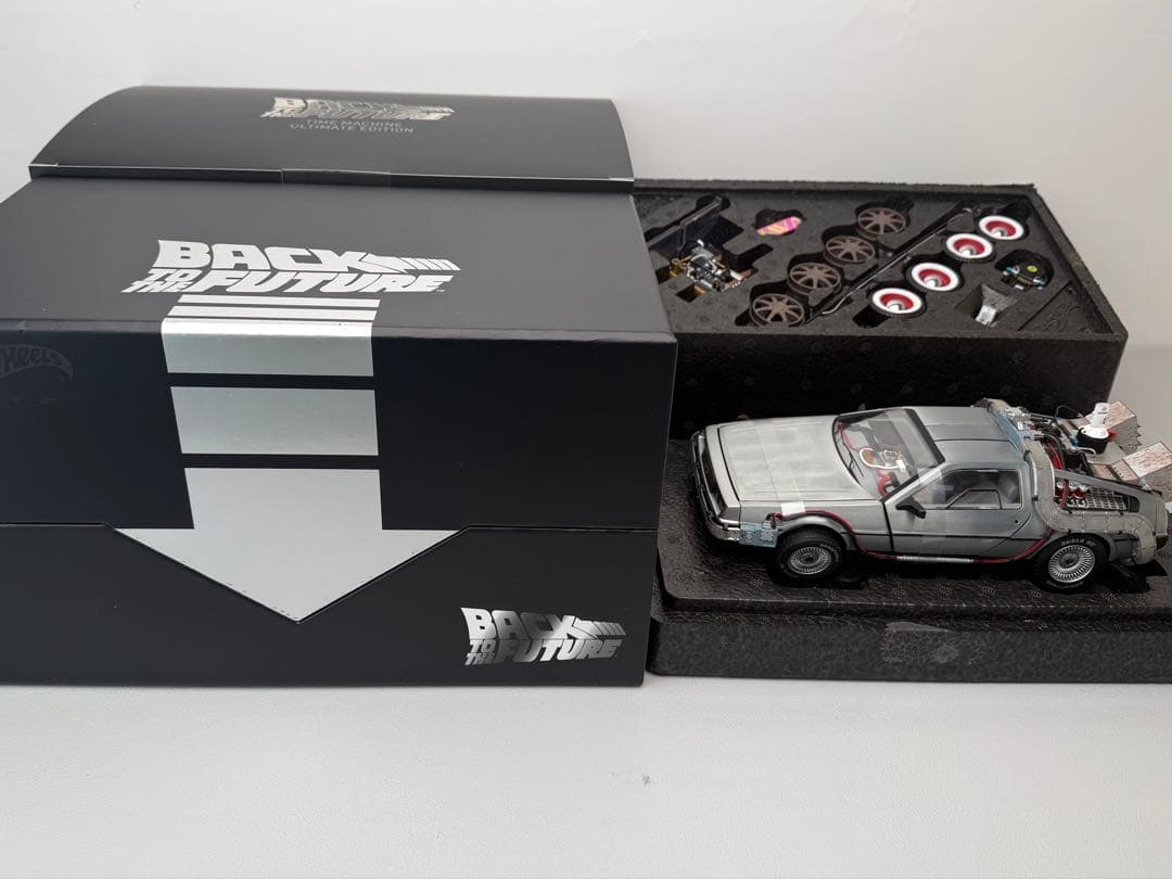 デロリアン 1/18スケール モデル Hot Wheels