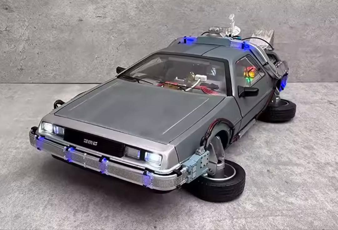 デロリアン 1/18スケール モデル Hot Wheels