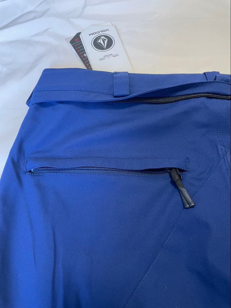 新品、未使用品　Volcom スノーウェア　パンツ　Mサイズ