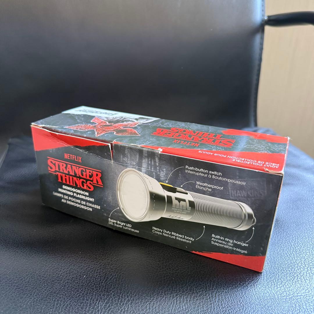 ストレンジャーシングス 懐中電灯