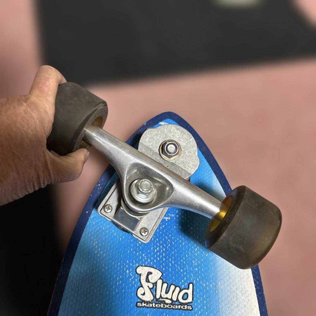 Fluid skateboards スラローム　サーフィントレーニング