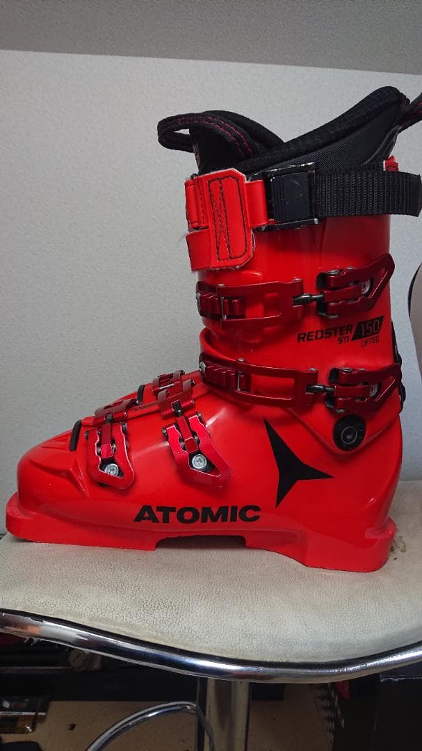 ATOMIC スキー ブーツ レッド ブラック