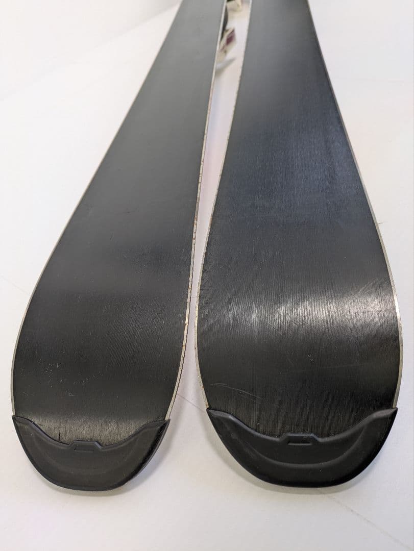 スキー板〈アトミック〉130cm、ブーツ〈サロモン〉23.5cm、ストックセット
