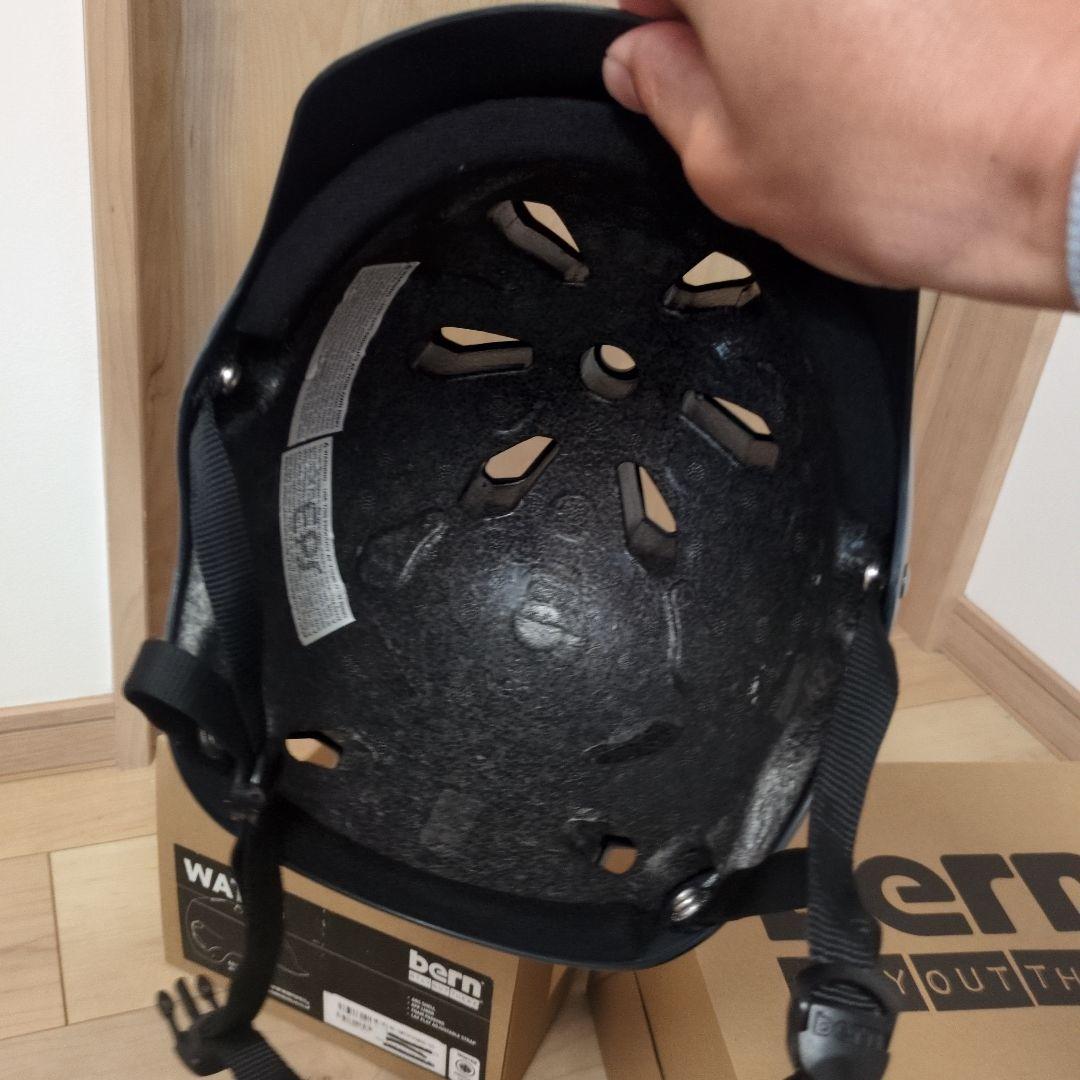 スノーボード　ヘルメット　バーンbern インナーBoA調節付き耳付きグレー