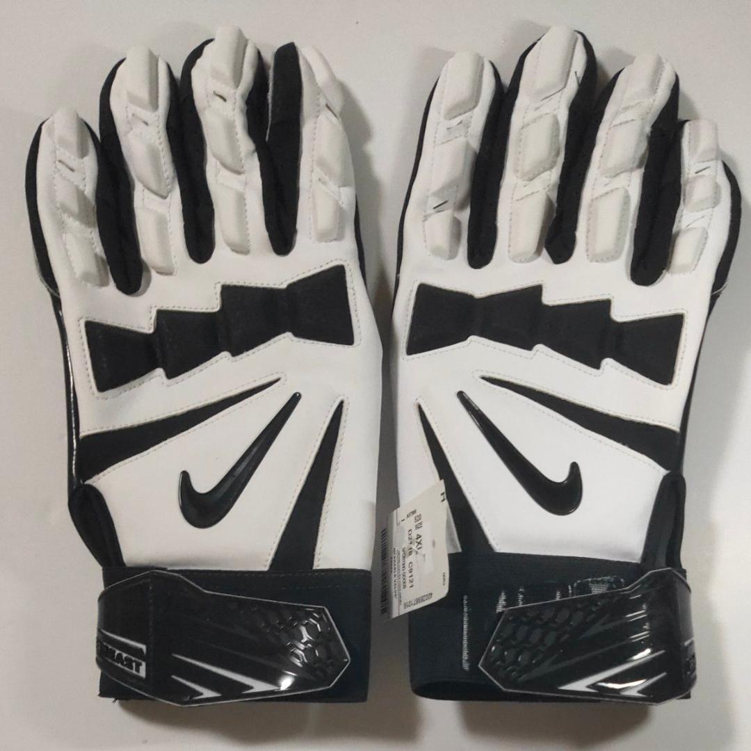 新品未使用　ナイキ　NIKE　アメフト用グローブ　4XL　 白ｘ黒　#122