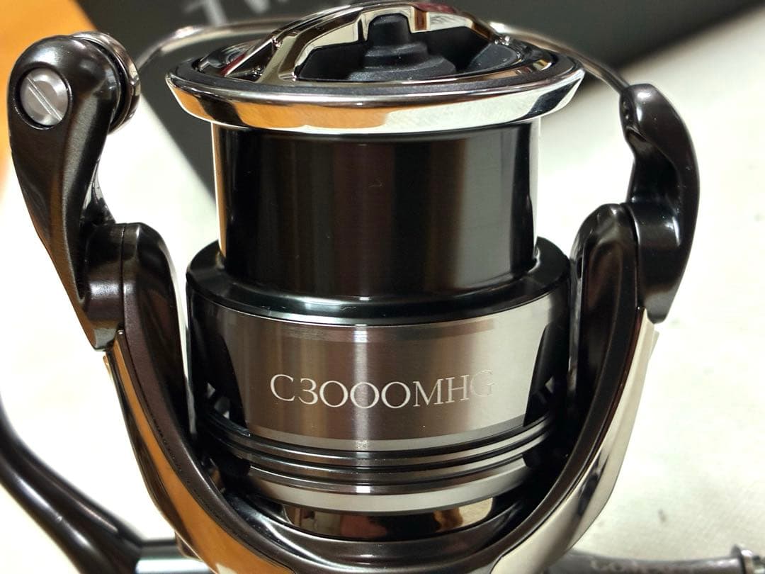 【極美品】シマノ リール24ツインパワーC3000MHG【カスタム品】