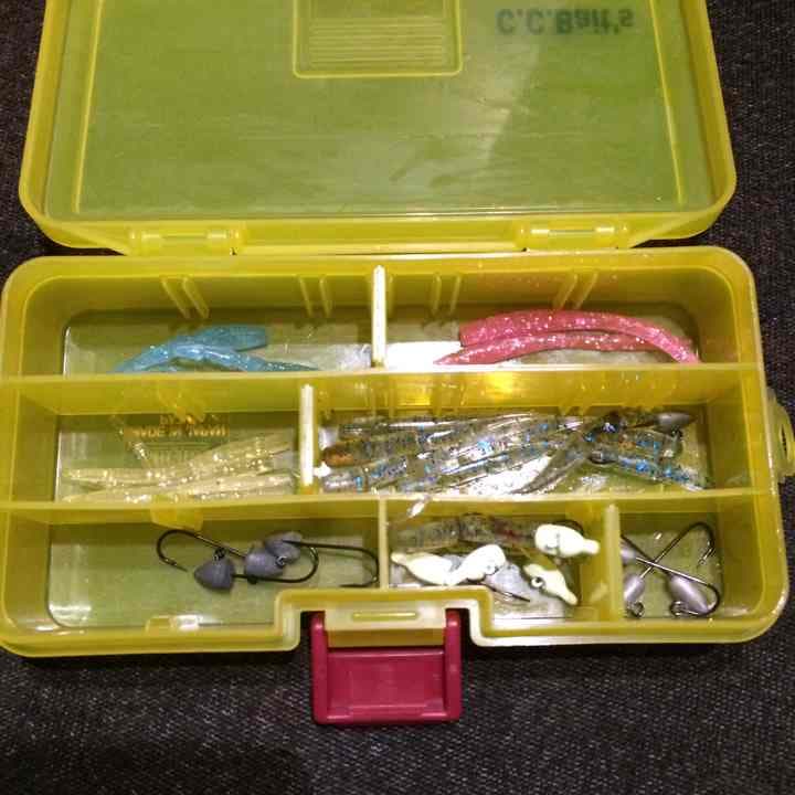 ☆釣り具☆［リール＋ワーム.針］セット