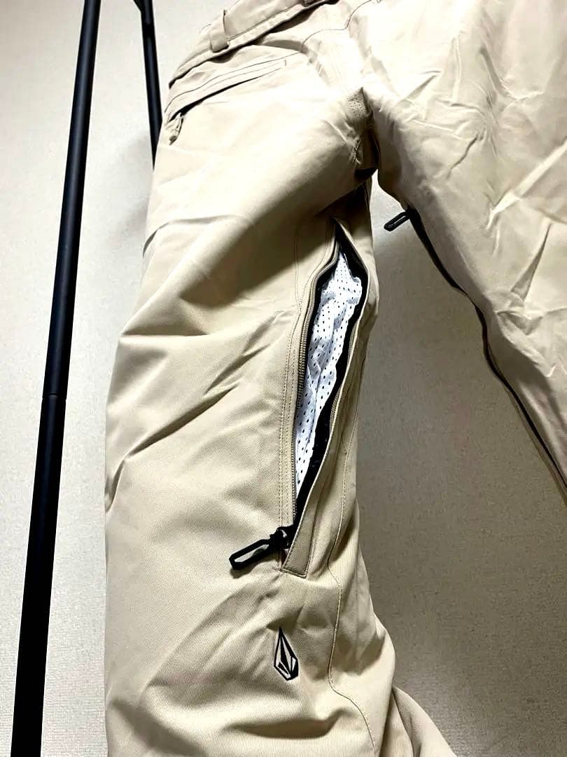 新品未使用 VOLCOM スノーボード 上下セット ボルコム アーサーロンゴ