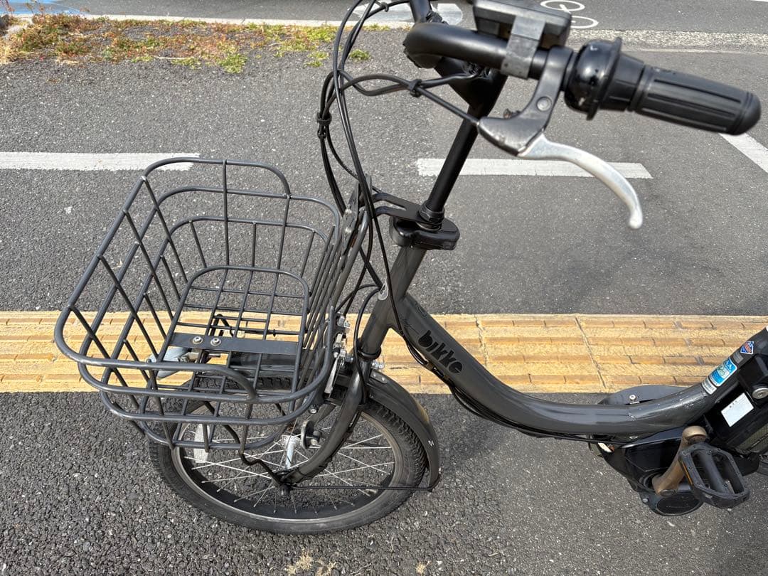 中古20㌅ブリヂストンビッケ電動アシスト自転車　8.7Ah 大阪　064