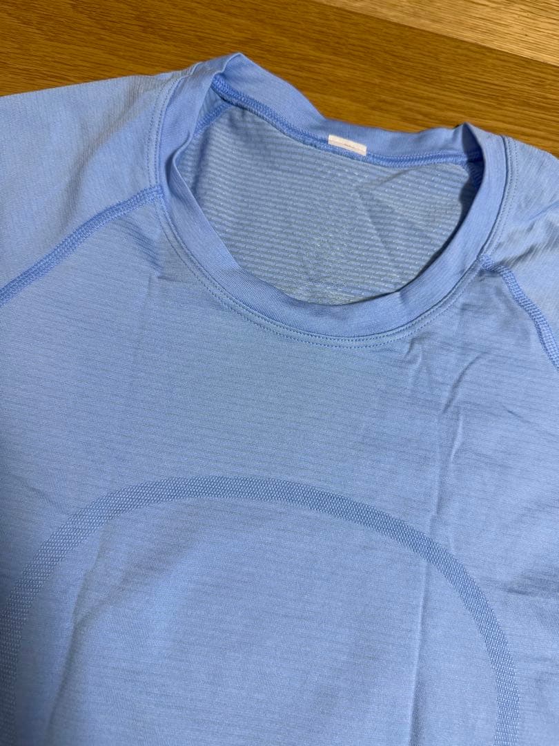 ルルレモン　lululemon トップス　6 長袖　Tシャツ　水色　日本未入荷