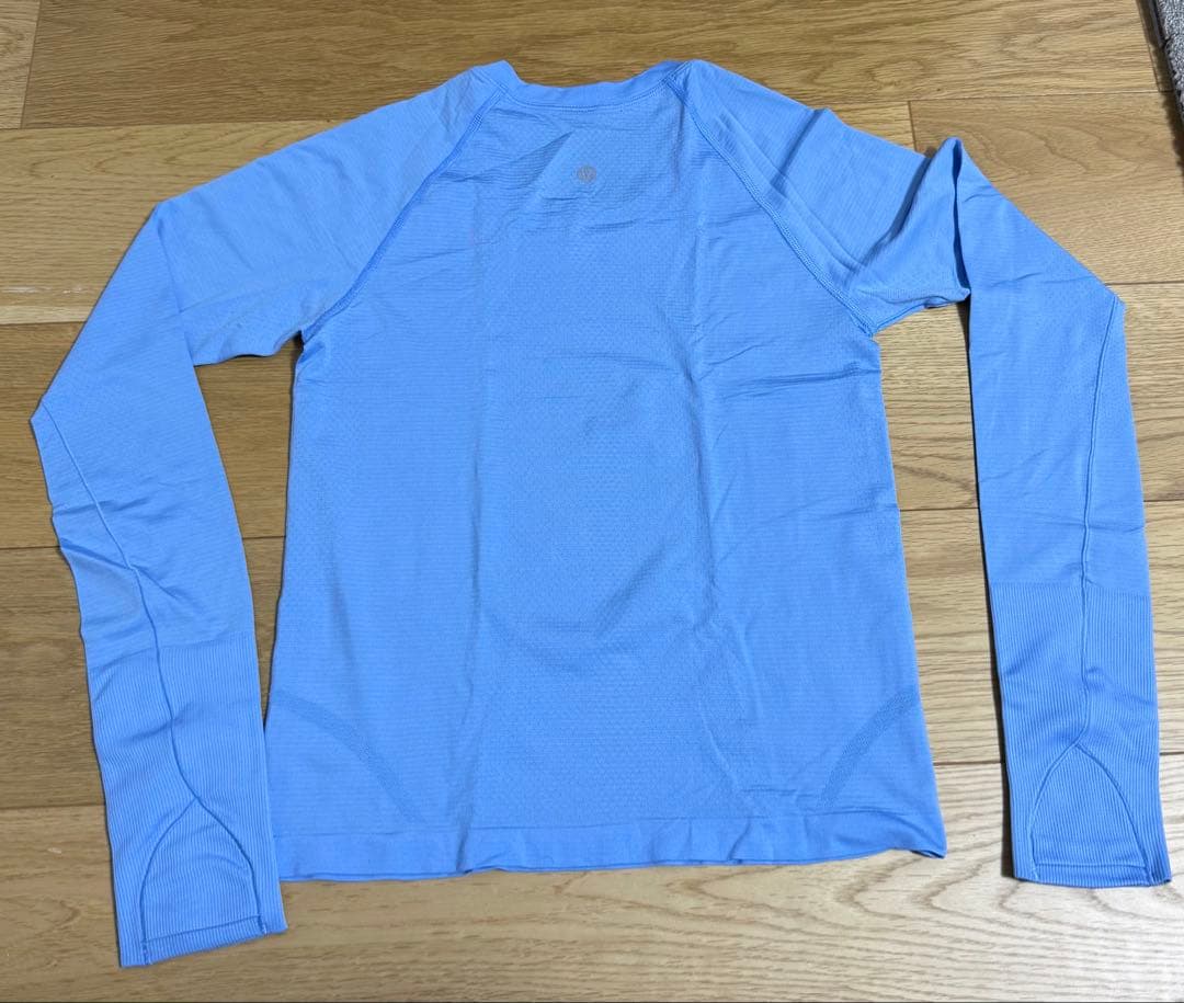 ルルレモン　lululemon トップス　6 長袖　Tシャツ　水色　日本未入荷