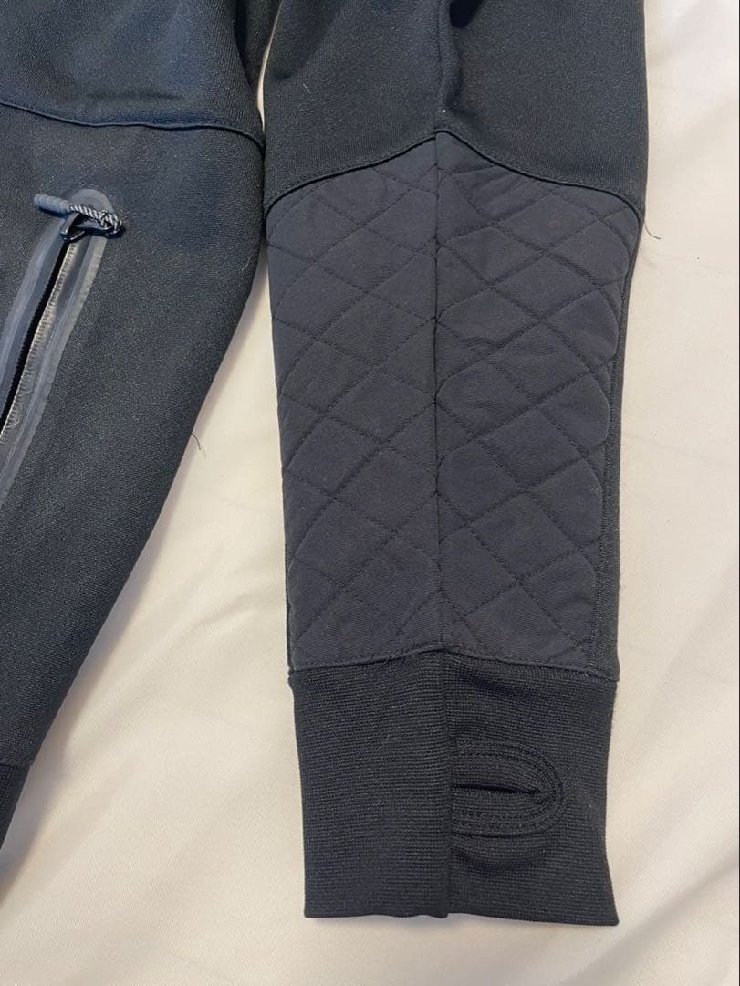 新品、未使用　Volcom  トレーナー撥水　Mサイズ　ポケット付き