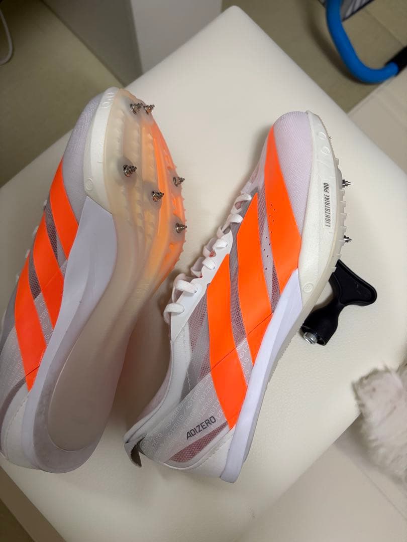 adizero スパイクシューズ ホワイト/オレンジ
