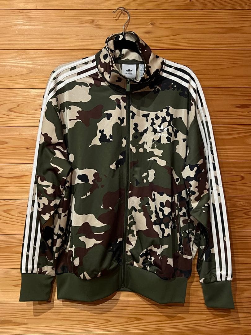 カモ フットボール トラックトップワイルドパインadidas originals