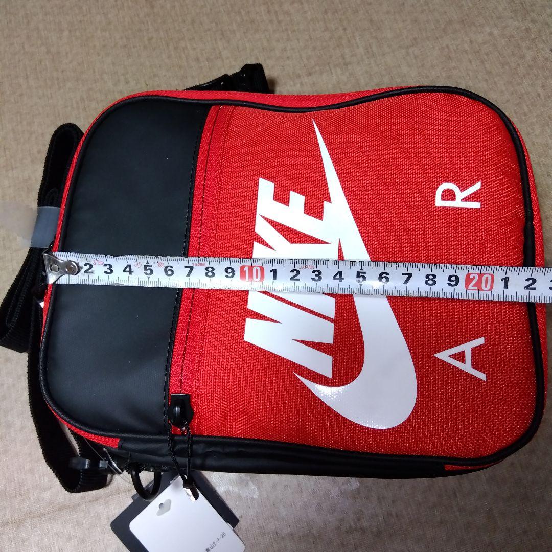 NIKE ラウンド、ショルダーバック保温機能付き レッド・ブラック新品未使用