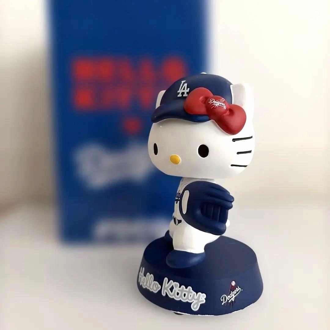 激レア 新品 箱付ハローキティ × ドジャース ボブルヘッド 陶器のような重厚感