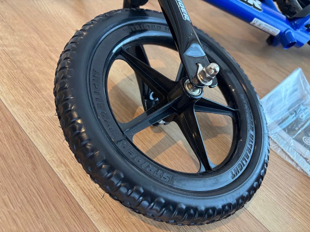 ym ストライダー　STRIDER スポーツモデル　SPORT 12 青