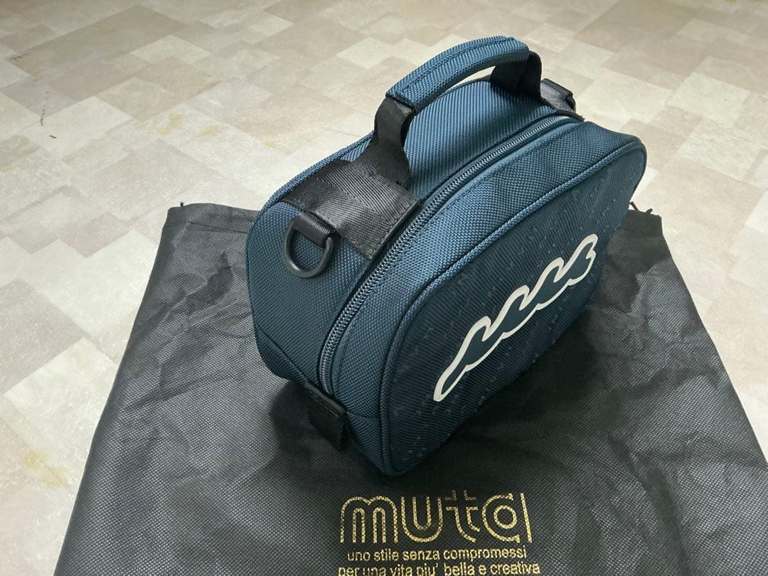 muta スリムショルダーバッグ