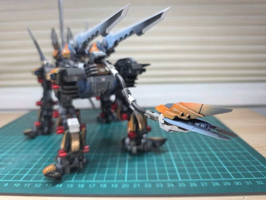 ゾイドHMMライガーゼロ　シュナイダー全塗装