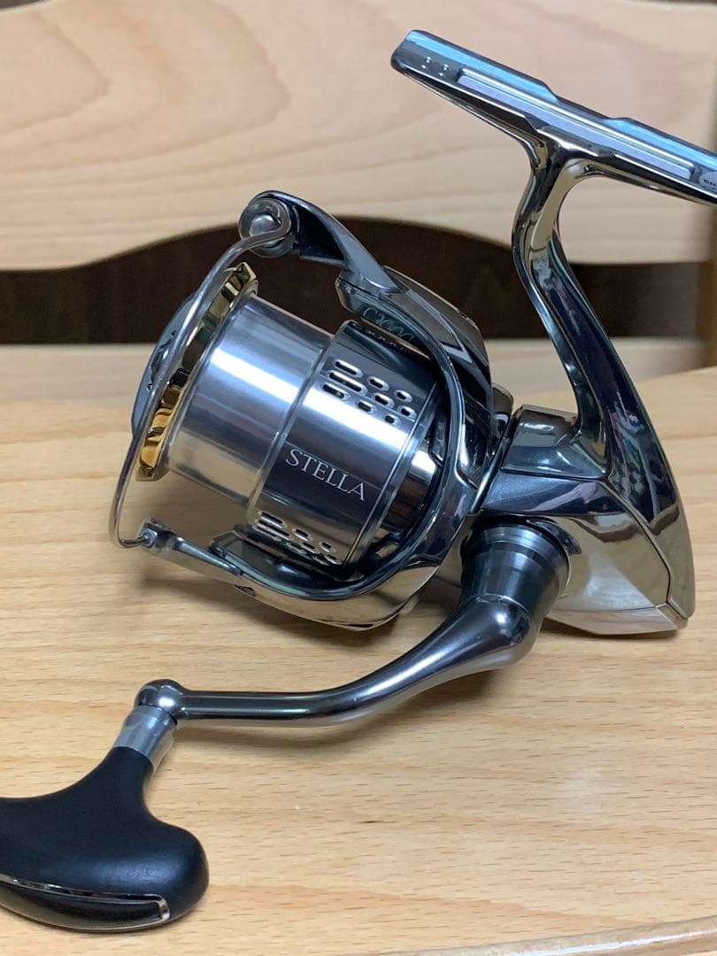 ヒ*デ様 シマノ　18ステラC3000MHG 中古　箱無し