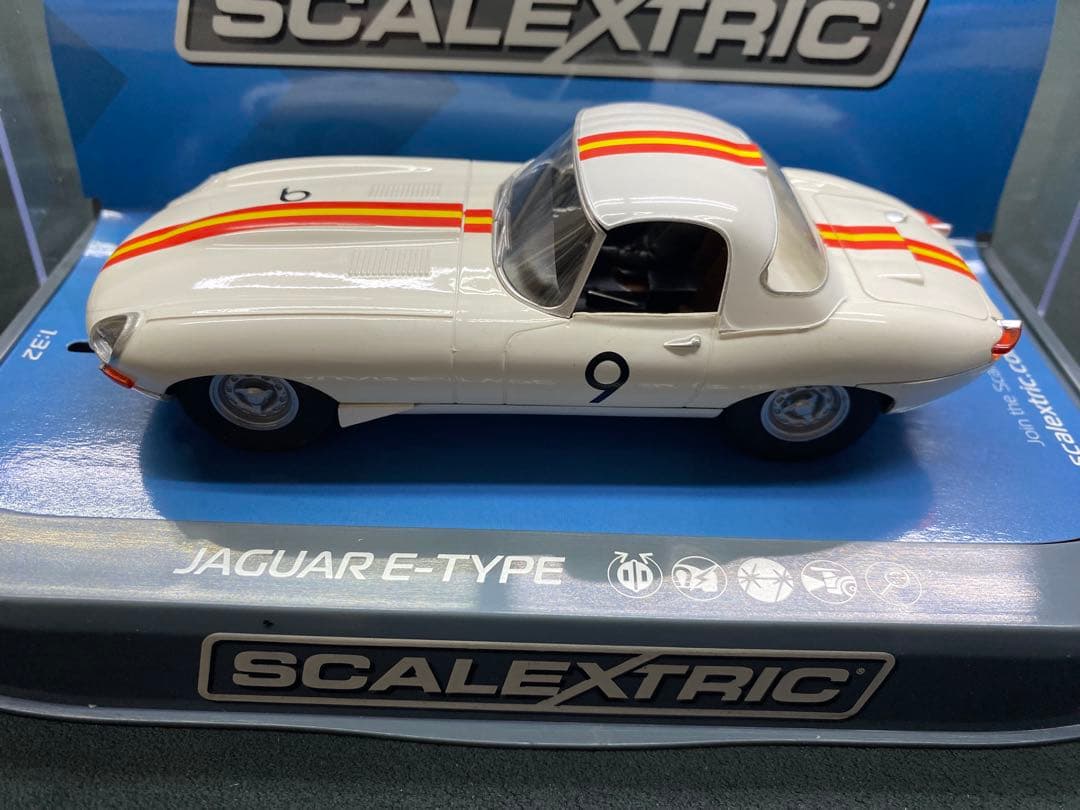 スケーレックストリック ジャガーJaguar E-Type 1:32スロットカー