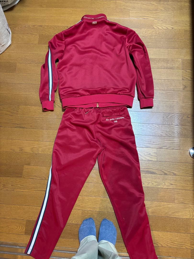 KITH 赤 ジャージ　セットアップ　bergdorf goodman ゴールド