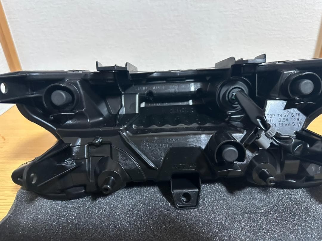 ホンダ　PCX150純正　新品テールランプ JF81
