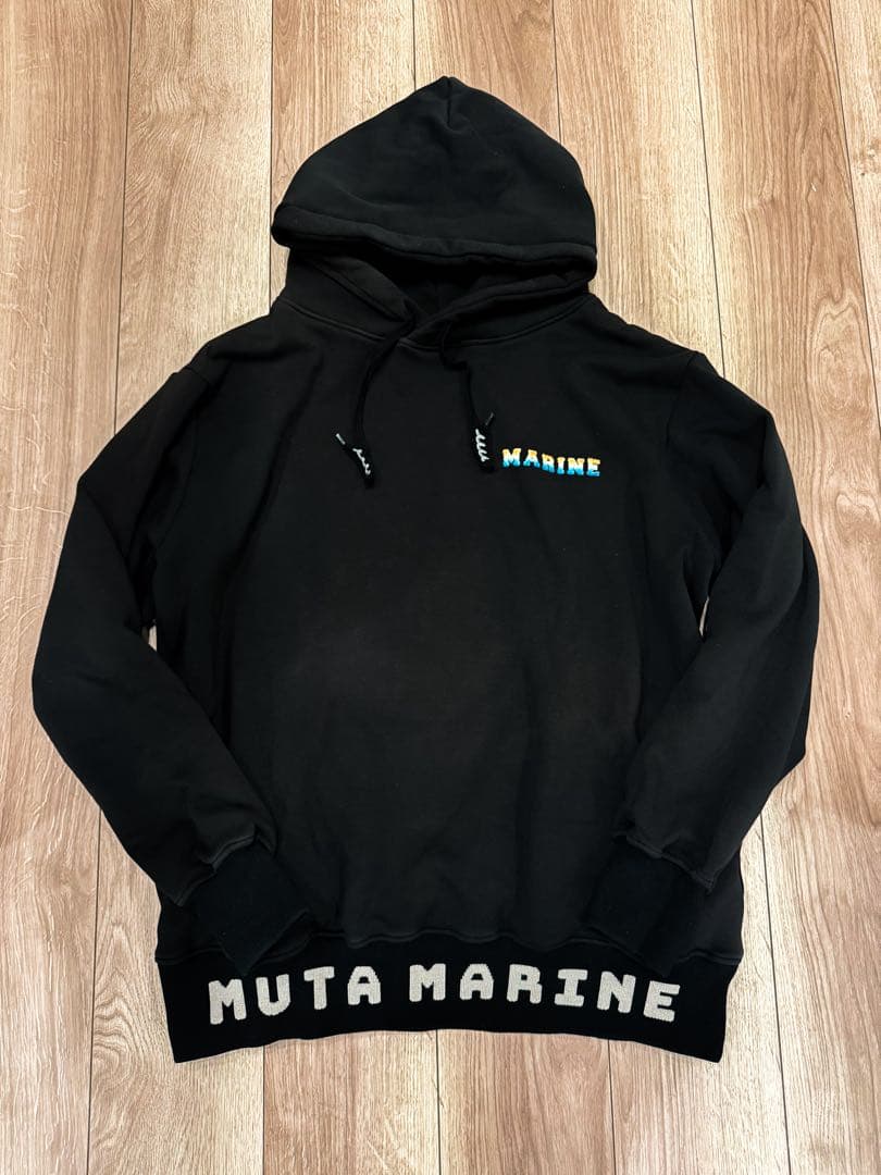 muta MARINE ヘムリブ グラデーションロゴ プルパーカー