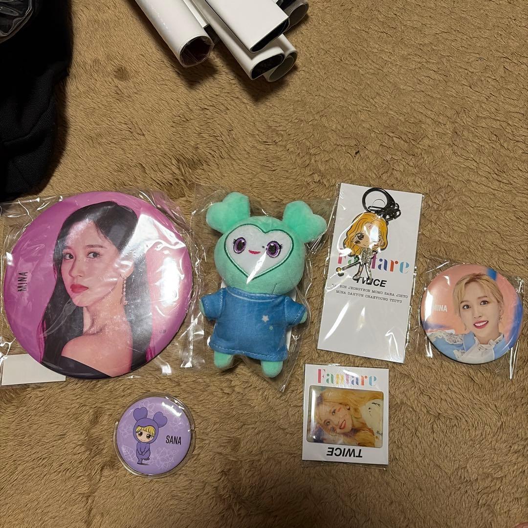 TWICE ファングッズセット バッジ キーホルダー ポスター
