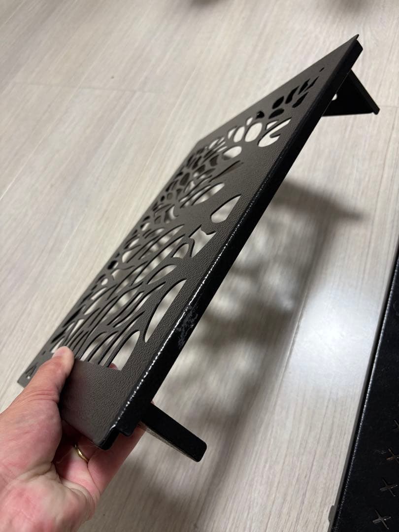 【美品】ブラックデザイン　BXプレート　ツリー柄計2枚
