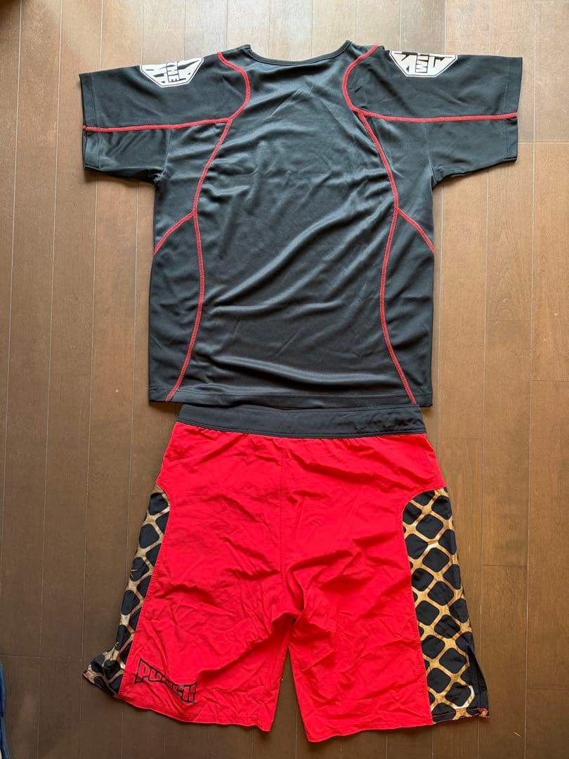 【美品】レスミルズ ボディコンバット トップス ショートパンツ セット 黒/赤