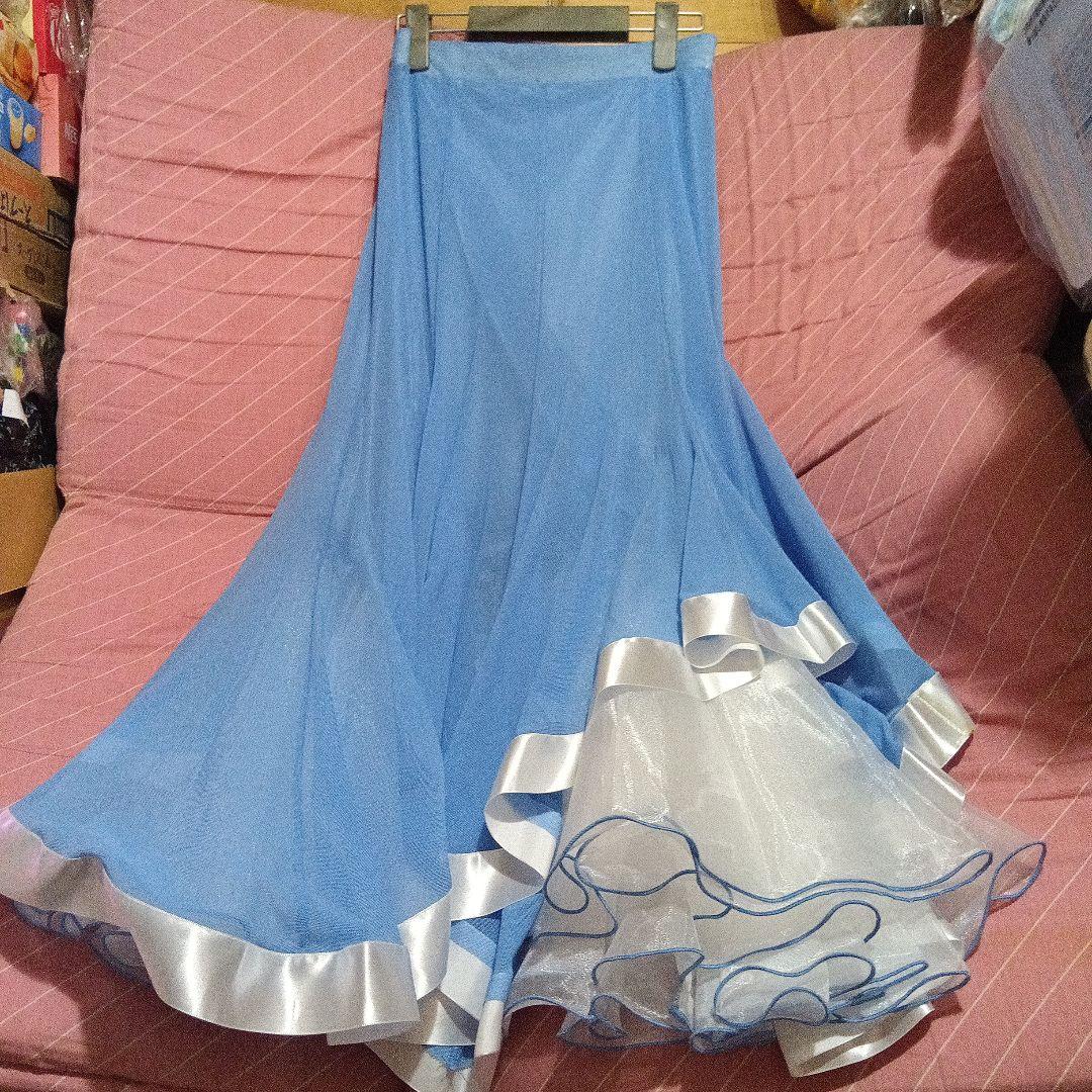青いフリル付きダンス衣装