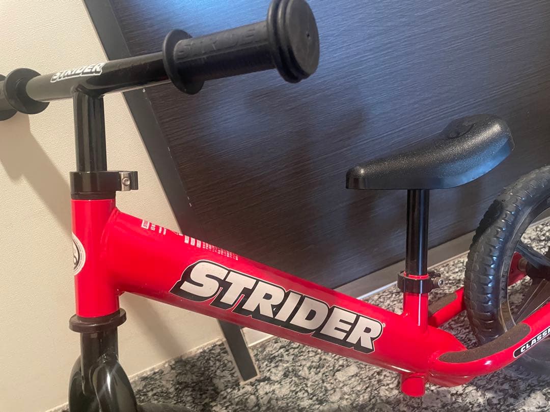 STRIDER CLASSIC バランスバイク 12インチ 赤