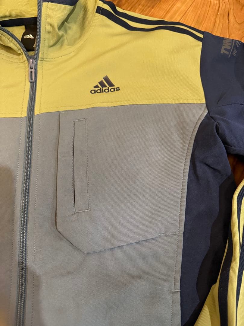 adidas フード付きウィンドブレーカー L（上下）