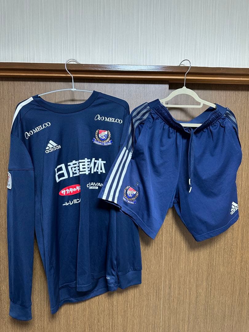 adidas 日本代表 ネイビー 長袖シャツ　マリノスの練習着です