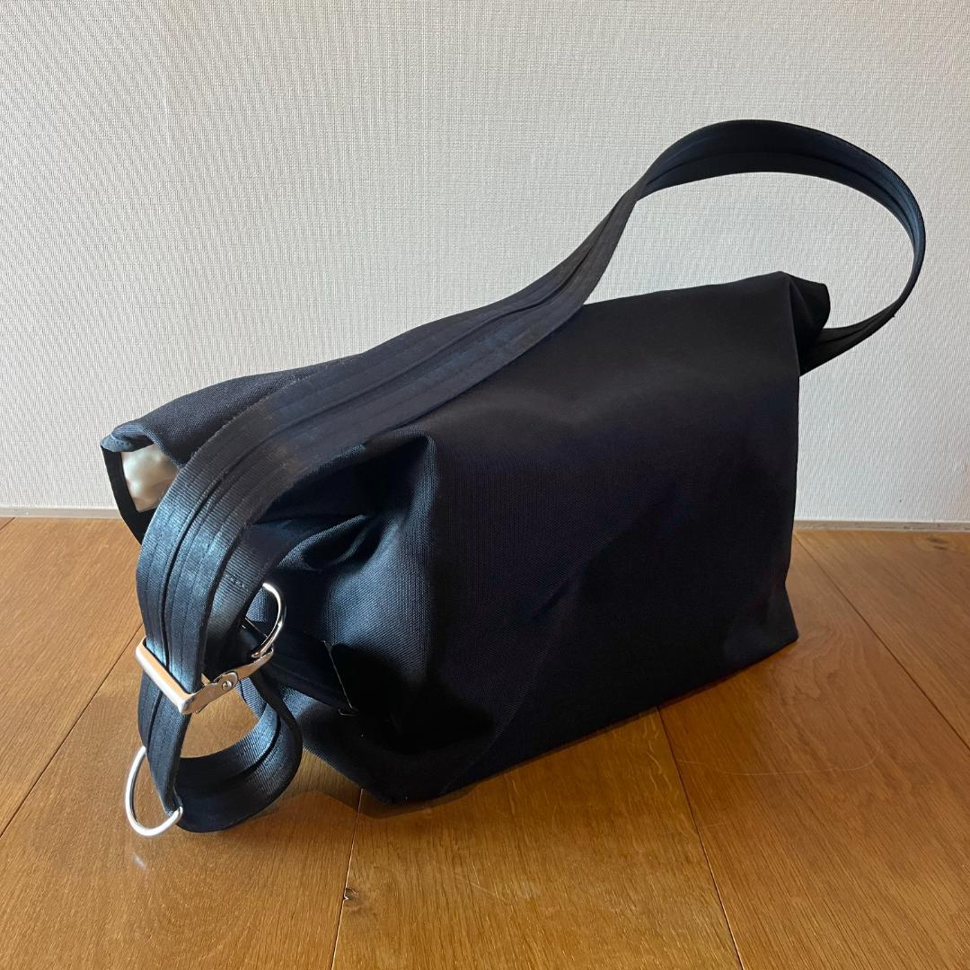 RESISTANT HiSKOOL メッセンジャーバッグ レジスタント ブラック
