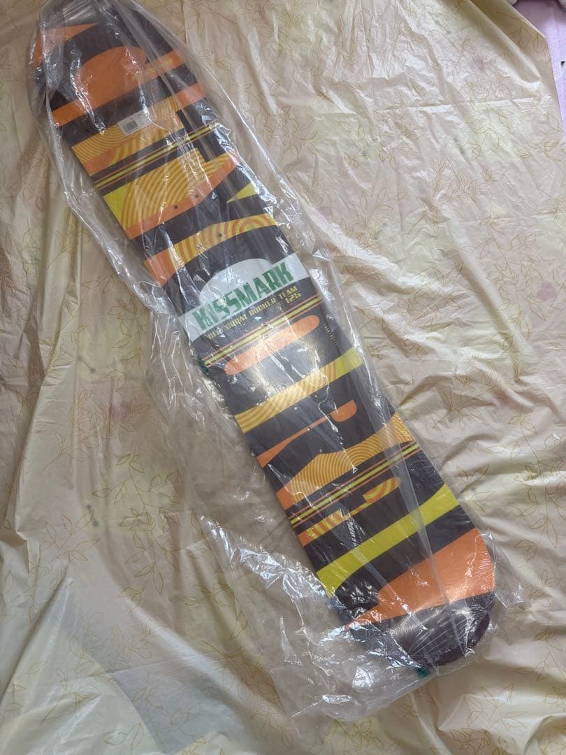 スノーボード　kiss mark 125cm 子供用　新品未使用　イエロー