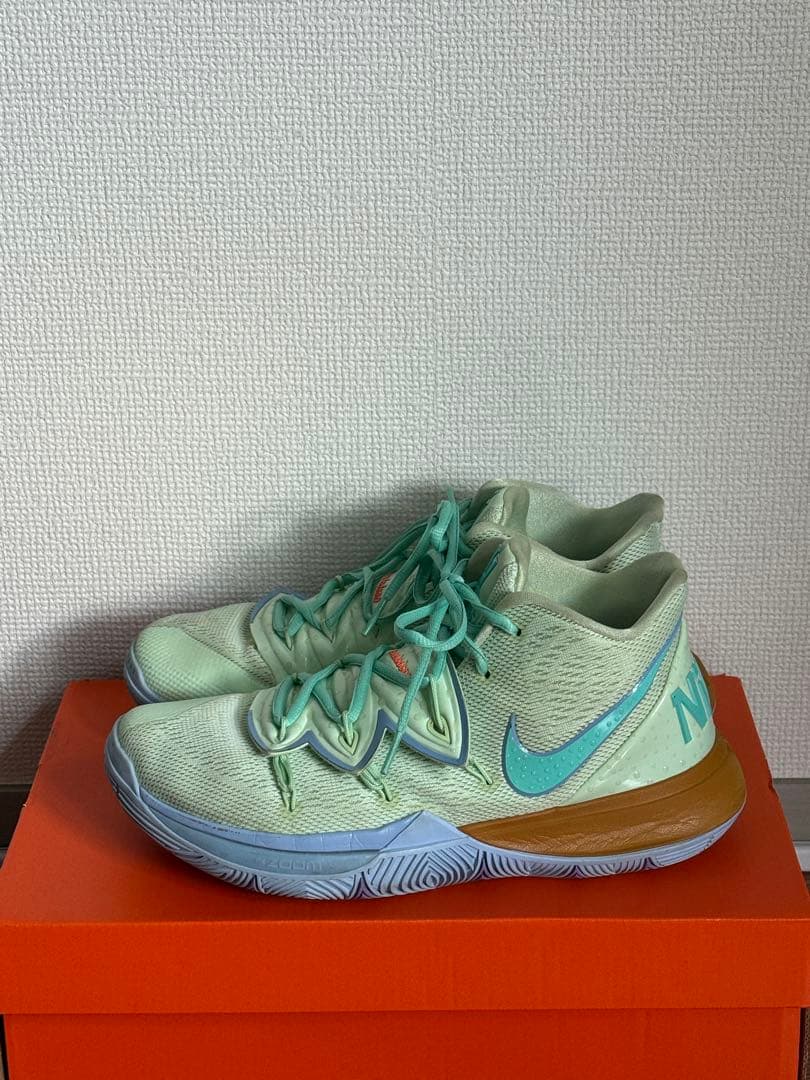 NIKE カイリー5スポンジボブ イカルド