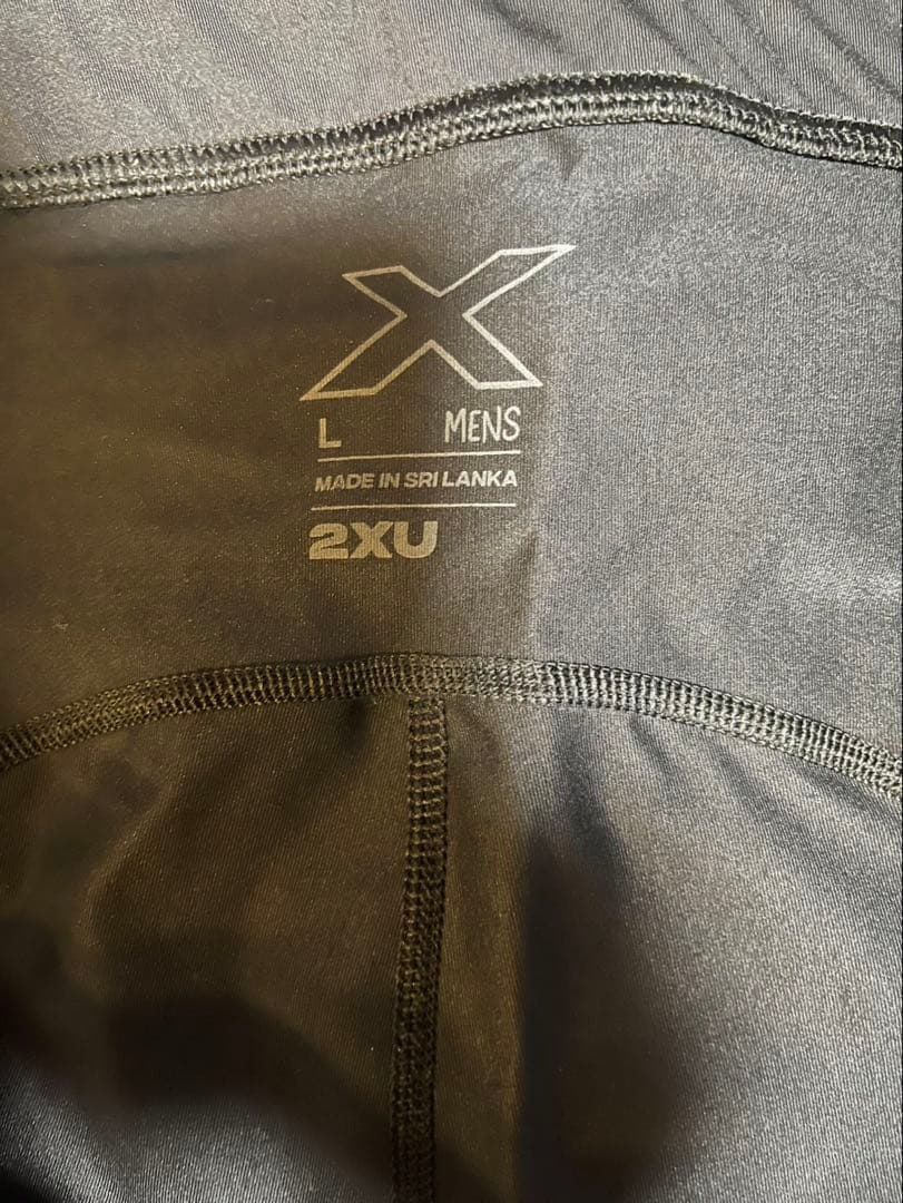 黒い陸上用パンツ 2XU