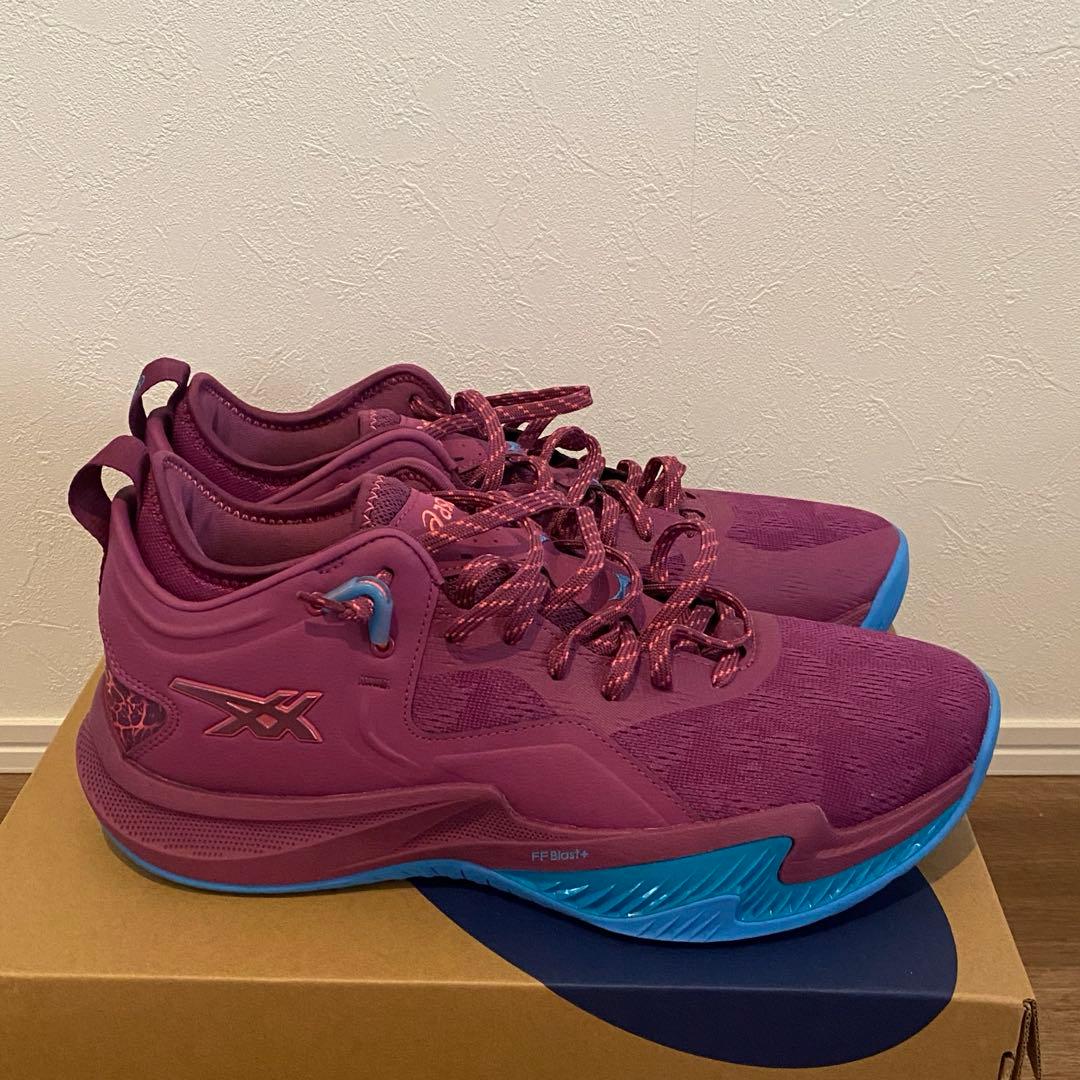 【美品】NOVA SURGE LOW 2 バスケットボールシューズ 29cm