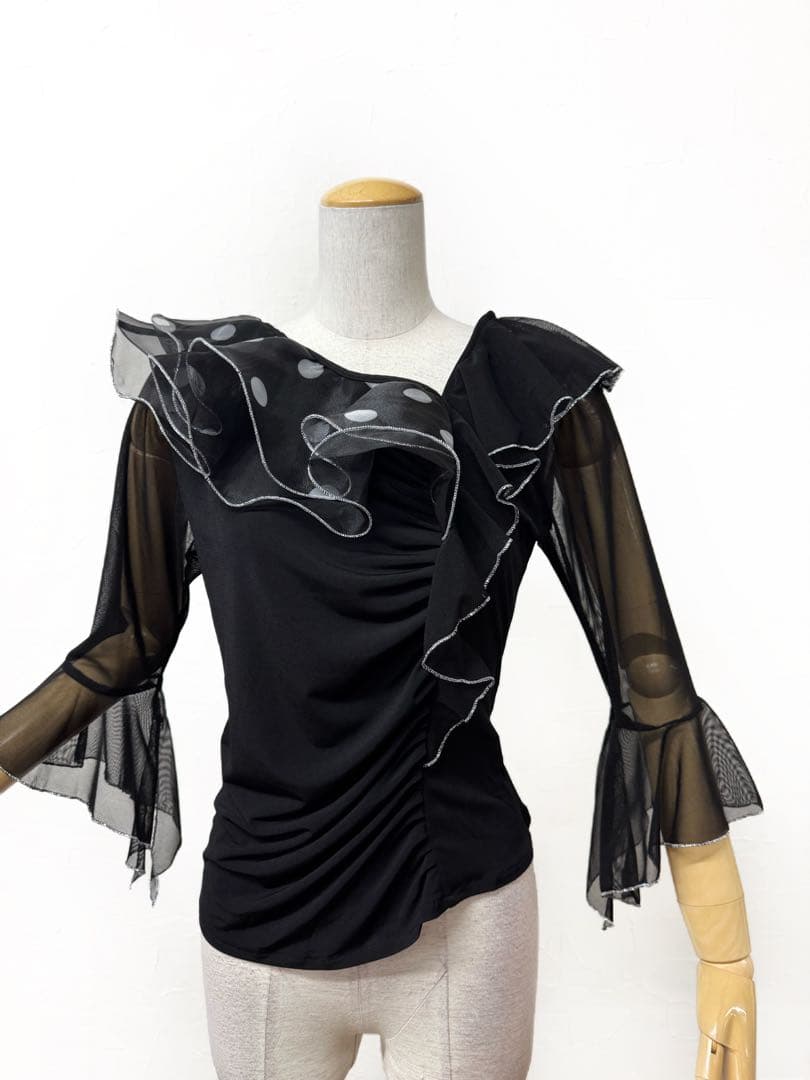 【華やか】新品　社交ダンストップス 黒 フリル ラメ縁取り ドット柄 ｍ039