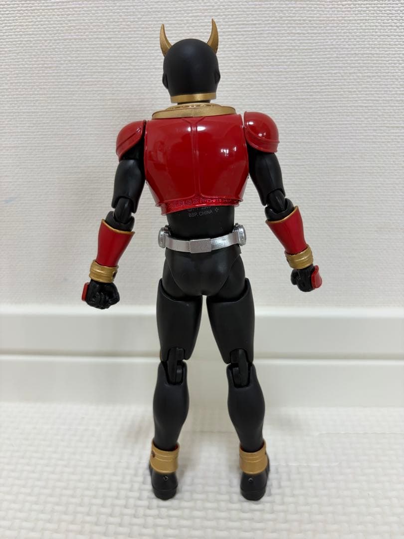 S.H.Figuarts 真骨彫製法　仮面ライダークウガ　マイティフォーム
