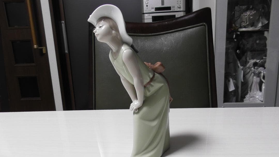 LLADRO　リヤドロ　【若草色の少女(鏡の前で)】4　リアドロ　Ｌ336