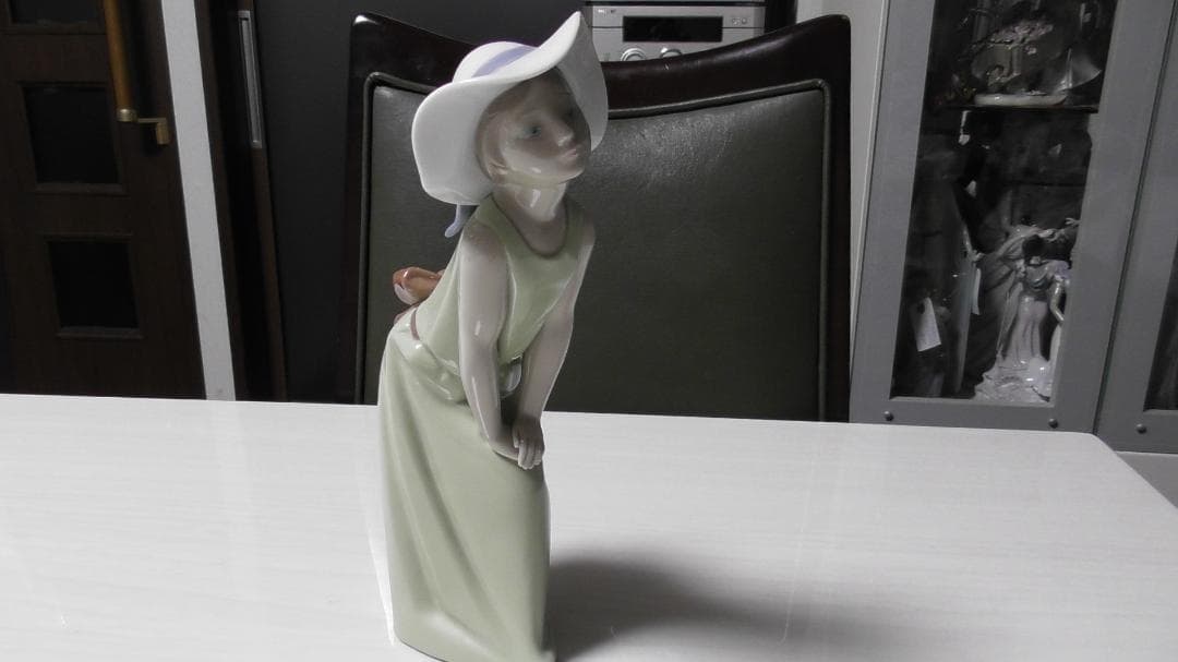 LLADRO　リヤドロ　【若草色の少女(鏡の前で)】4　リアドロ　Ｌ336