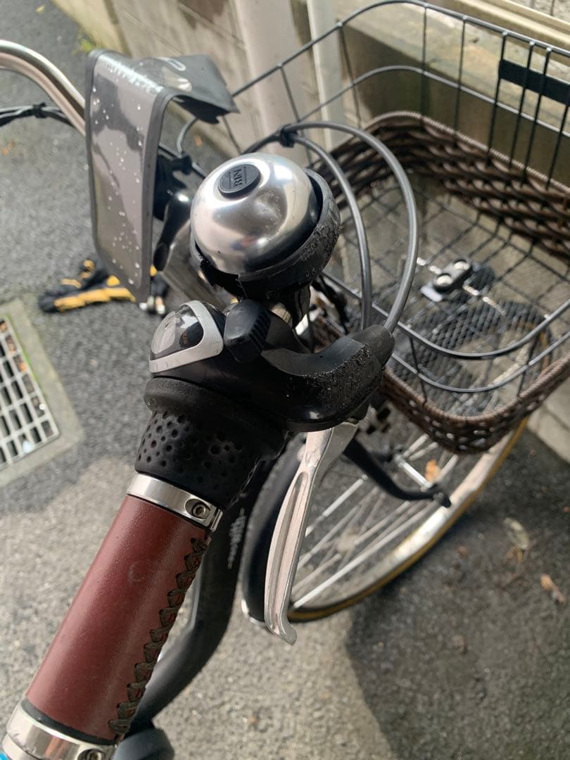 電動アシスト自転車 黒 茶色シート 前バスケット付