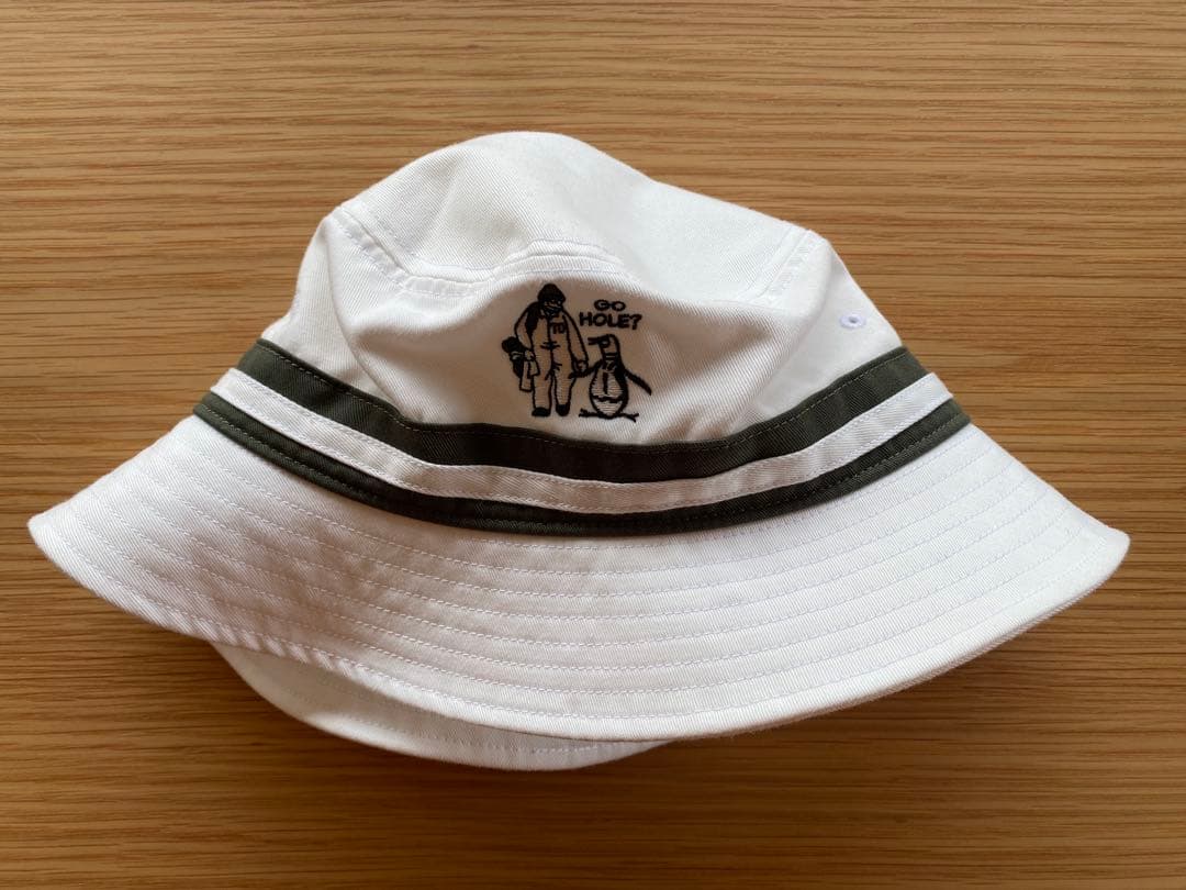 Penguin by Golfickers BUCKET HAT ホワイト