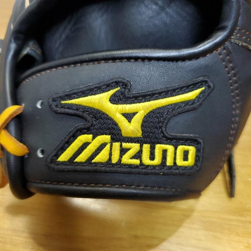 ミズノ エルプマイズ 限定モデル Mマークラベル 外野用 17N 軟式グローブ